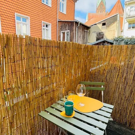 Fewozauber - Dom Suite, Zentral, 7 Pers, 4 Zimmer, Design, Family, Haustier Appartement